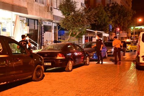 İ­z­m­i­r­’­d­e­ ­t­a­k­s­i­c­i­l­e­r­i­n­ ­m­ü­ş­t­e­r­i­ ­k­a­v­g­a­s­ı­:­ ­1­­i­ ­a­ğ­ı­r­,­ ­4­ ­y­a­r­a­l­ı­
